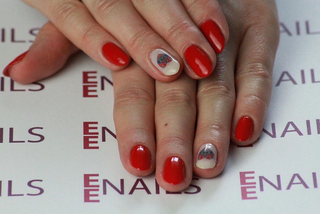 nails